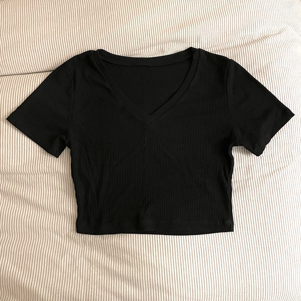 NVGTN/Navi V neck crop tops! Black and White